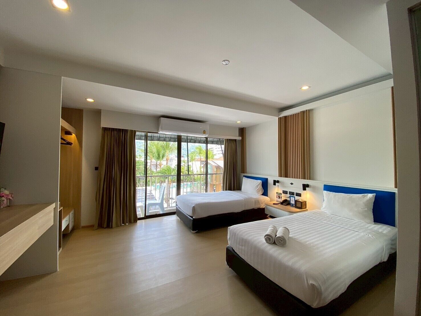 Deluxe Twin Room | Pillowtop beds, in-room safe, desk, iron/ironing board