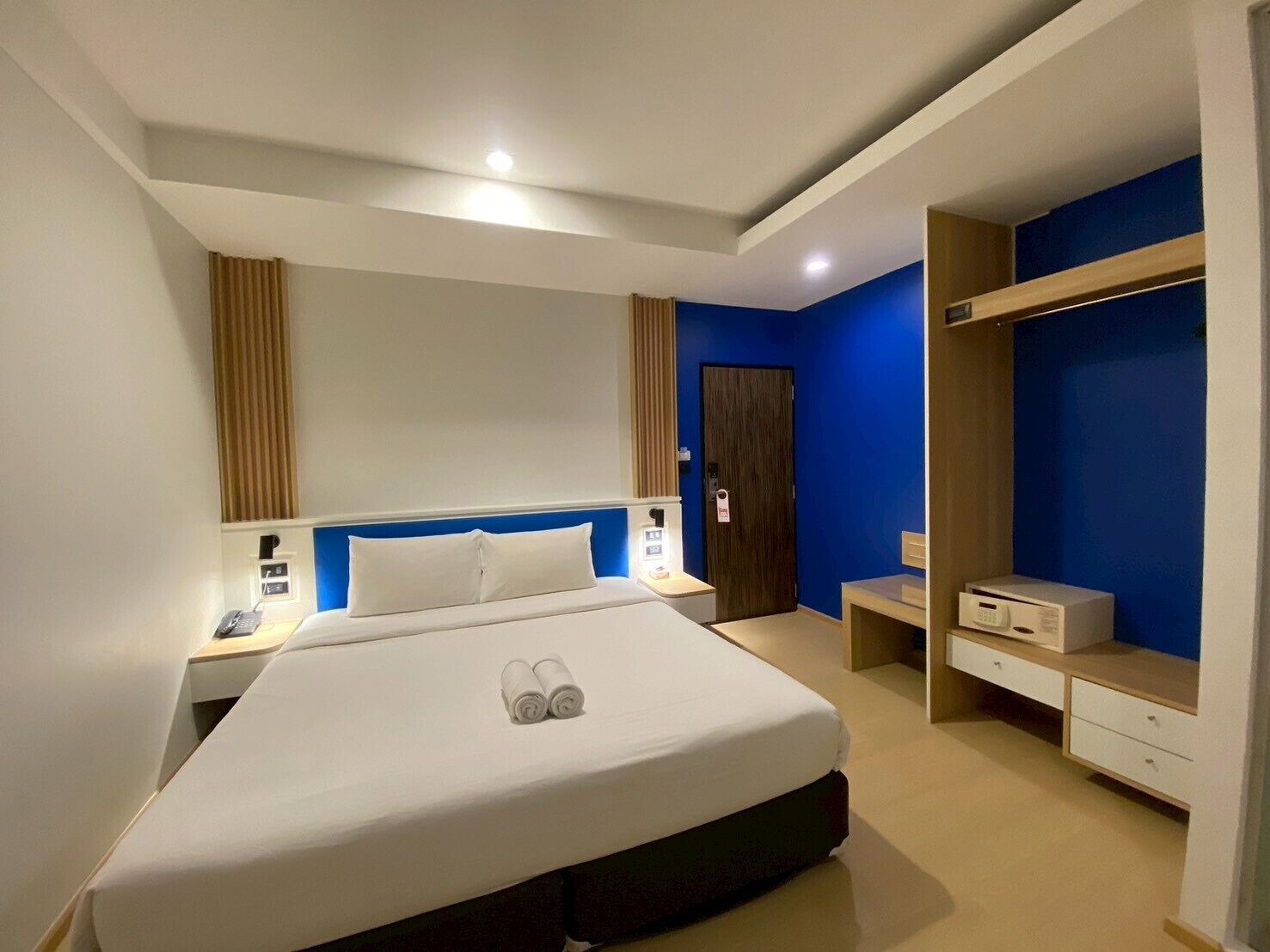 Superior Double Room | Pillowtop beds, in-room safe, desk, iron/ironing board