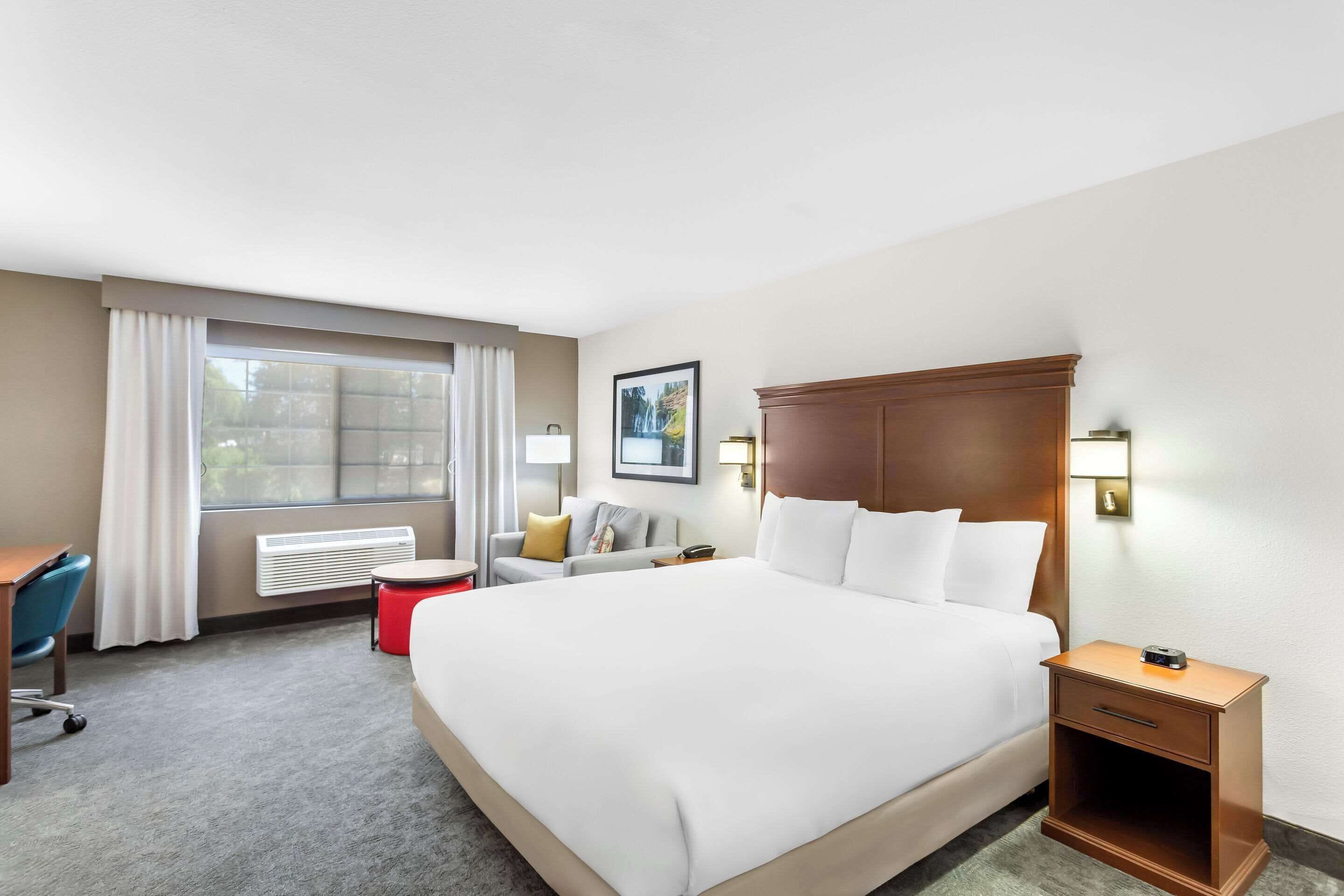 premium bedding, pillow-top beds, in-room safe, desk