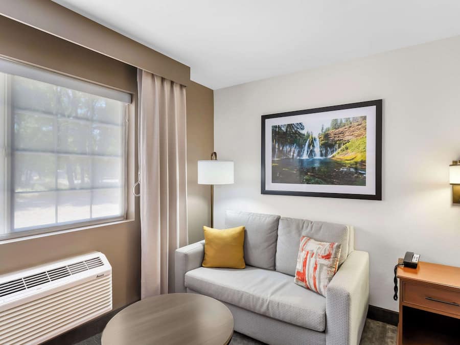 Premium bedding, pillowtop beds, in-room safe, desk