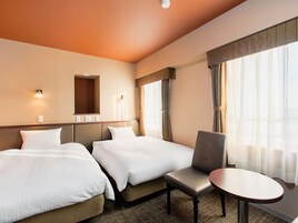 In-room safe, desk, free WiFi, bed sheets