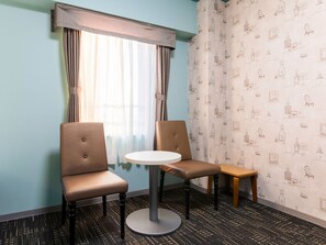 Caja de seguridad en la habitación, escritorio y wifi gratis 