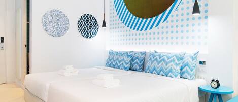 Deluxe Double Room, Non Smoking | In-room safe, individually decorated, free WiFi, bed sheets