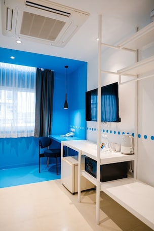 Deluxe Twin Room, Non Smoking | In-room safe, individually decorated, free WiFi, bed sheets