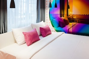 Executive Suite | In-room safe, individually decorated, free WiFi, bed sheets