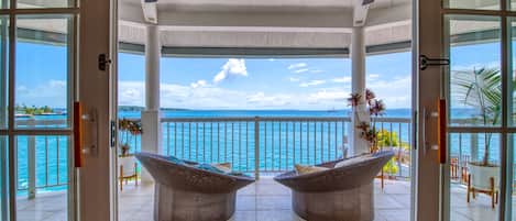 Three Bedroom Penthouse | Coin séjour | Télévision à écran plat de 40 pouces avec chaßnes par cùble, télévision