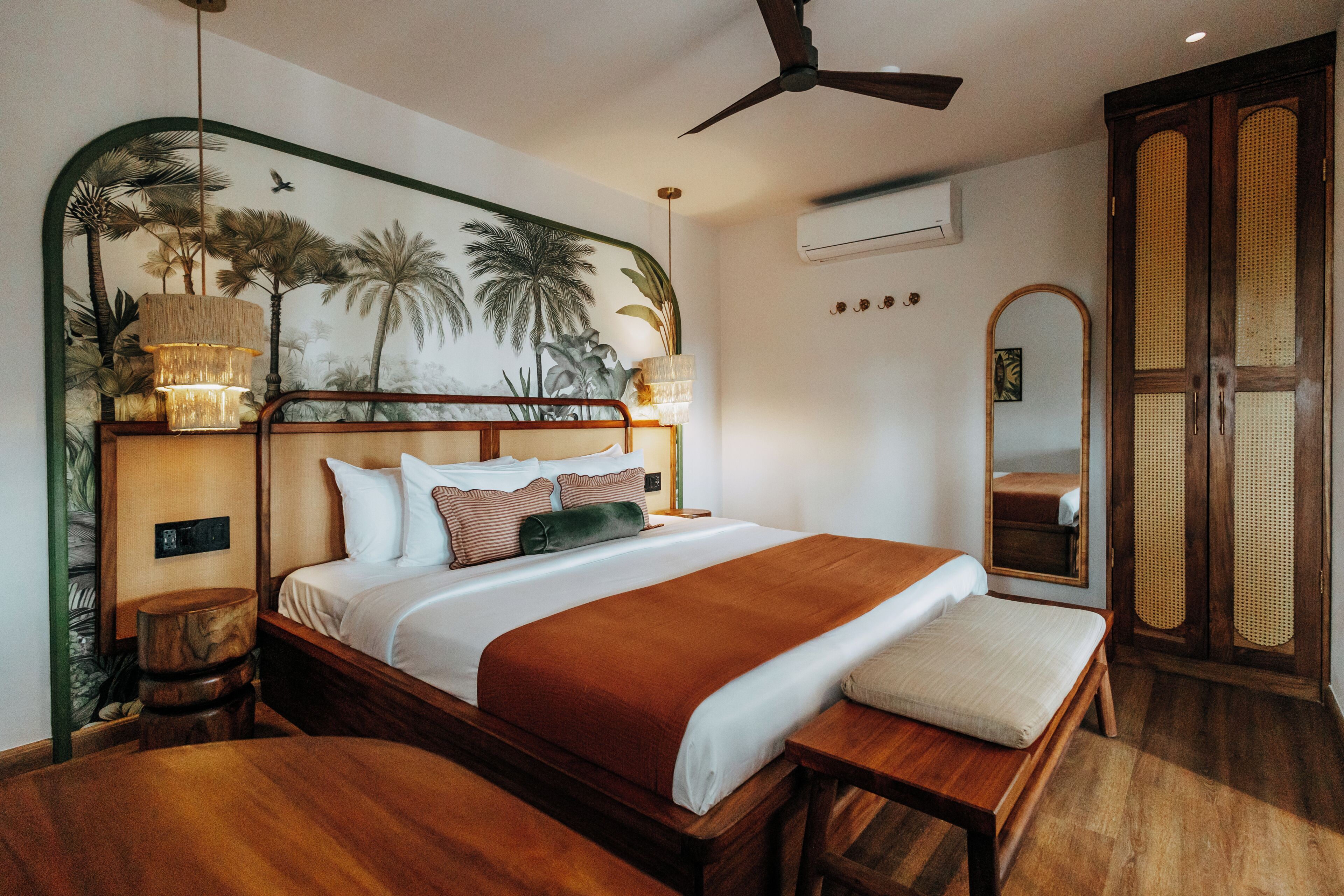 Town View King Guestroom | Minibar, in-room safe, desk, laptop workspace