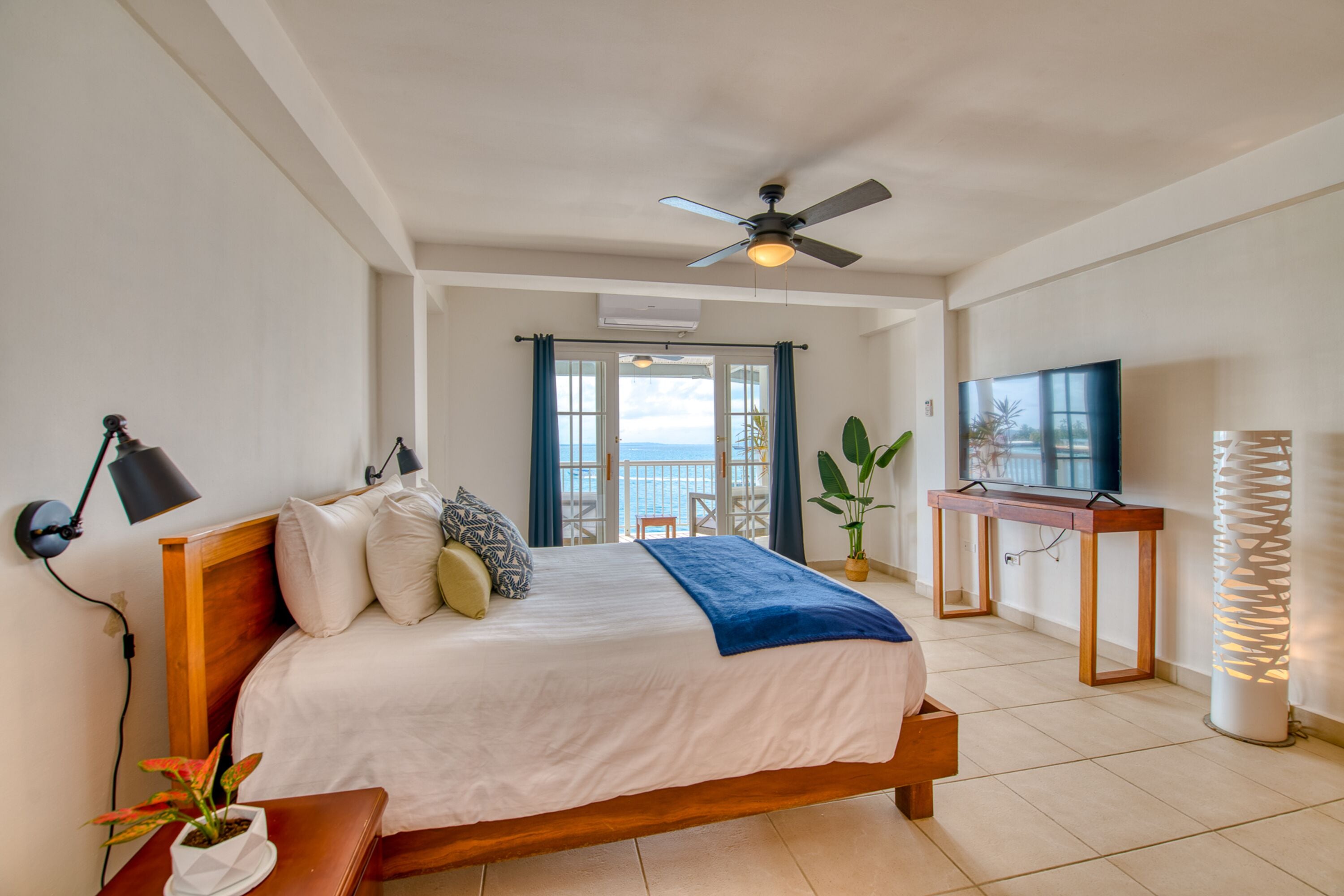 Photo - Tropical Suites Hotel