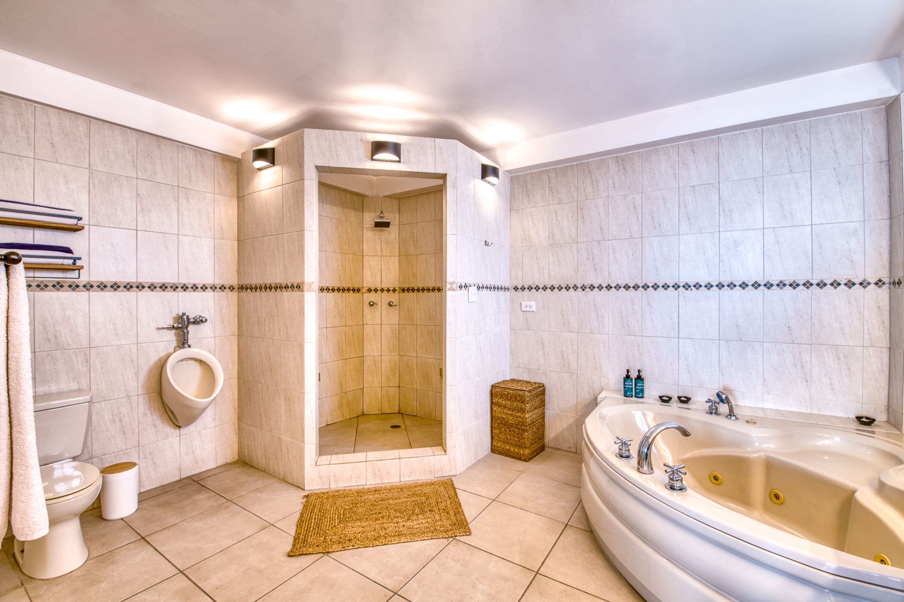 Photo - Tropical Suites Hotel
