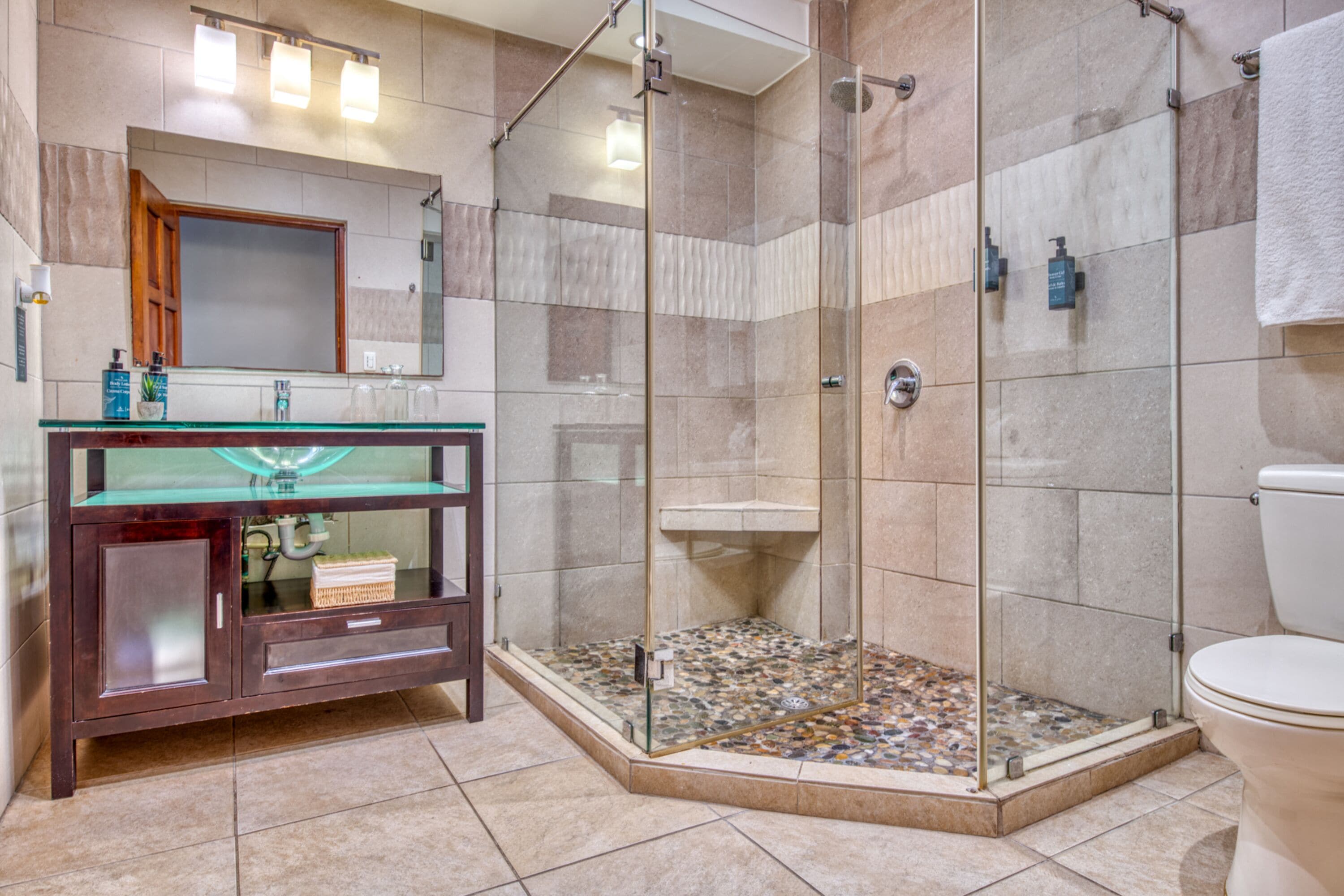 Photo - Tropical Suites Hotel