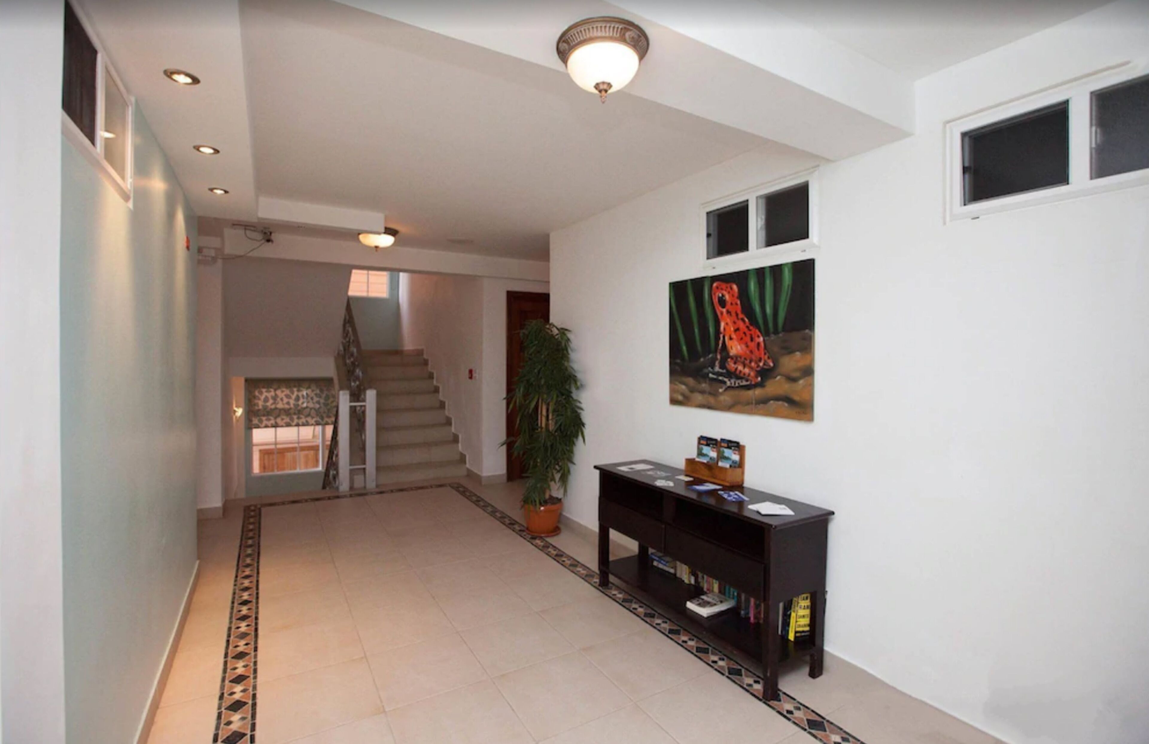 Photo - Tropical Suites Hotel
