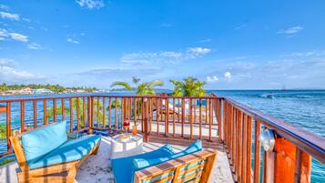 Pool Side Cabin | Living area | 40-inch flat-screen TV with cable channels, TV