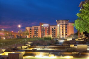 A Hyatt Place hotel with a landscaped water feature in front. - Hyatt Place Pittsburgh-North Shore (Pittsburgh)