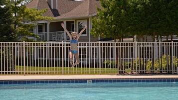 Indoor pool, seasonal outdoor pool, pool umbrellas, sun loungers
