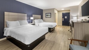 غرفة عادية - سريران كبيران - لغير المدخنين (Walk-in Shower;Pet Friendly) | مكتب ومساحة عمل للكمبيوتر المحمول وستائر تعتيم ومكواة/لوح كي