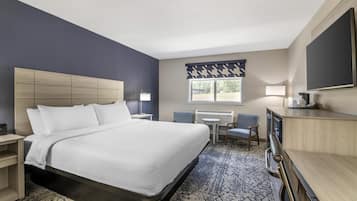 Camera Standard, 1 letto king, non fumatori (Walk-in Shower) | Una scrivania, postazione laptop, tende oscuranti, ferro/asse da stiro