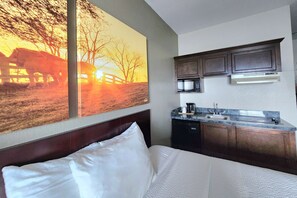 Private kitchenette - Days Inn by Wyndham Kemah (Kemah)