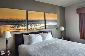 Iron/ironing board, free cots/infant beds, rollaway beds, free WiFi - Days Inn by Wyndham Kemah (Kemah)