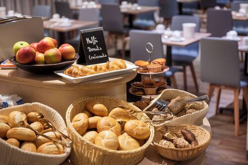 Tägliches Frühstücksbuffet gegen Gebühr