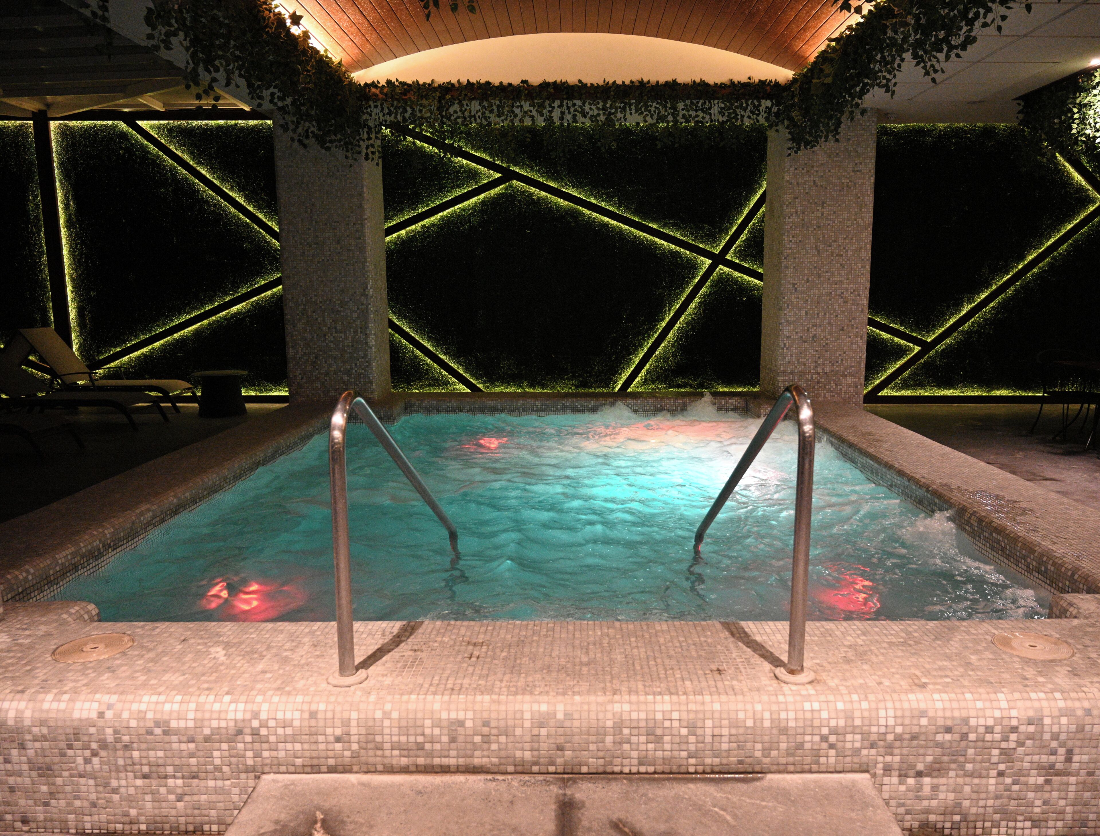 室內 SPA 浴池