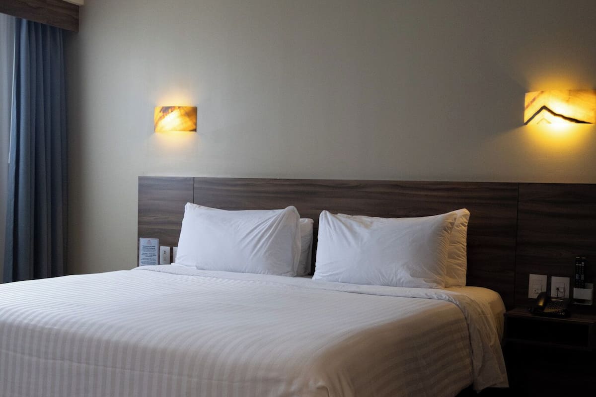 Ropa de cama de alta calidad y minibar