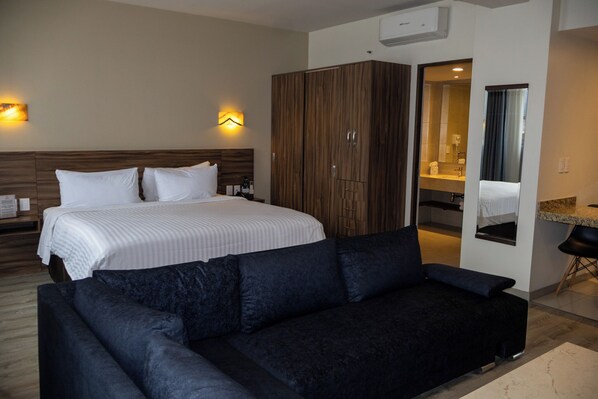 Junior-Suite, 1 King-Bett, Kochnische | Hochwertige Bettwaren, Minibar, Zimmersafe, Schreibtisch