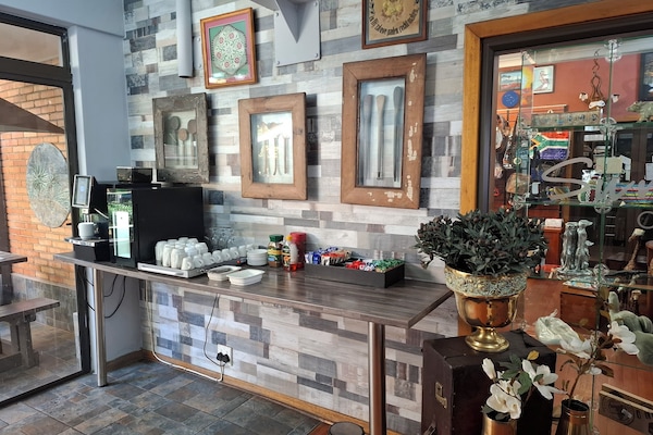 Breakfast, lunch, dinner served; local and international cuisine