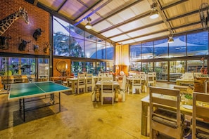 Spécialités Cuisine locale et internationale