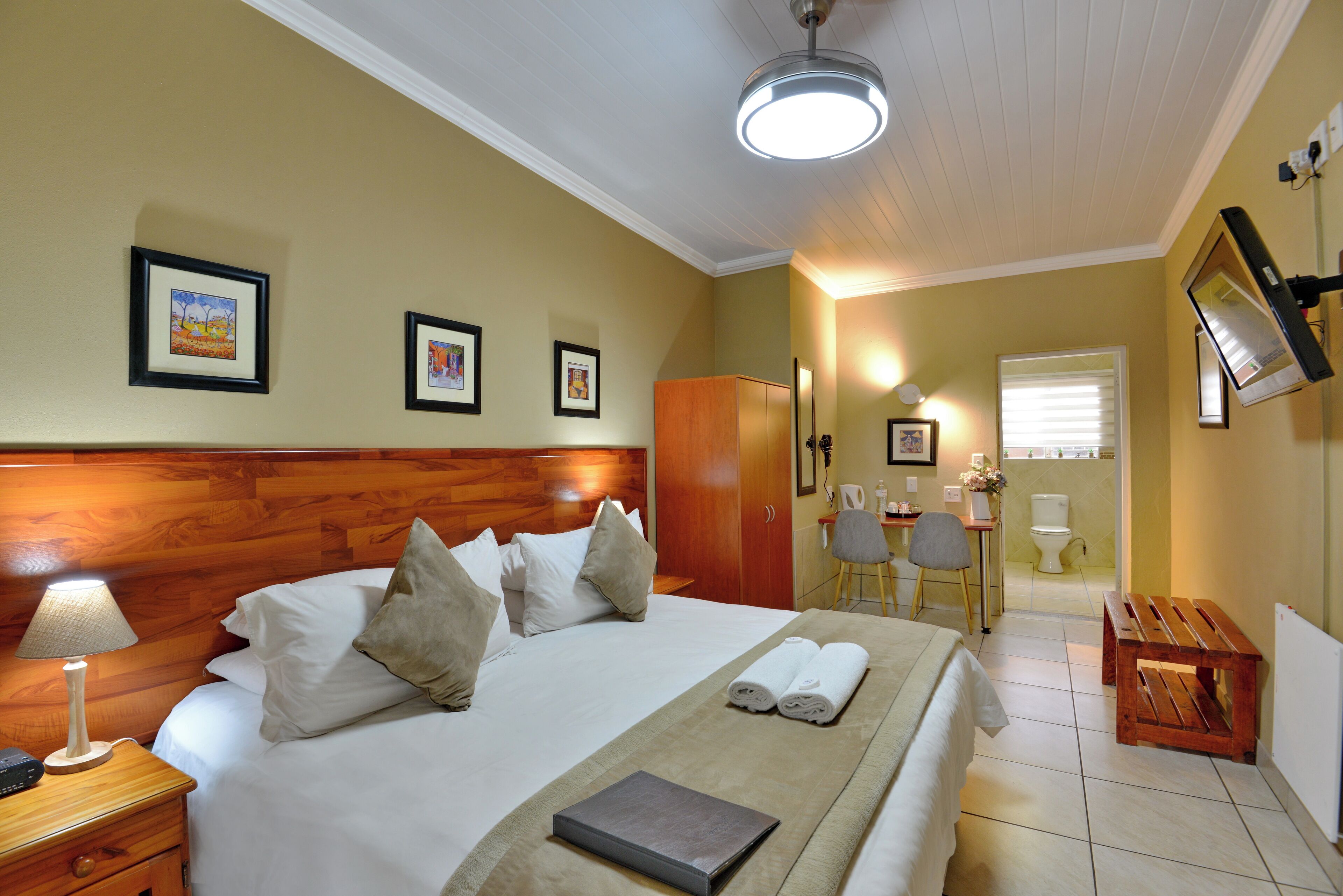 Luxury Double Room | Premium bedding, individually decorated, individually furnished, desk