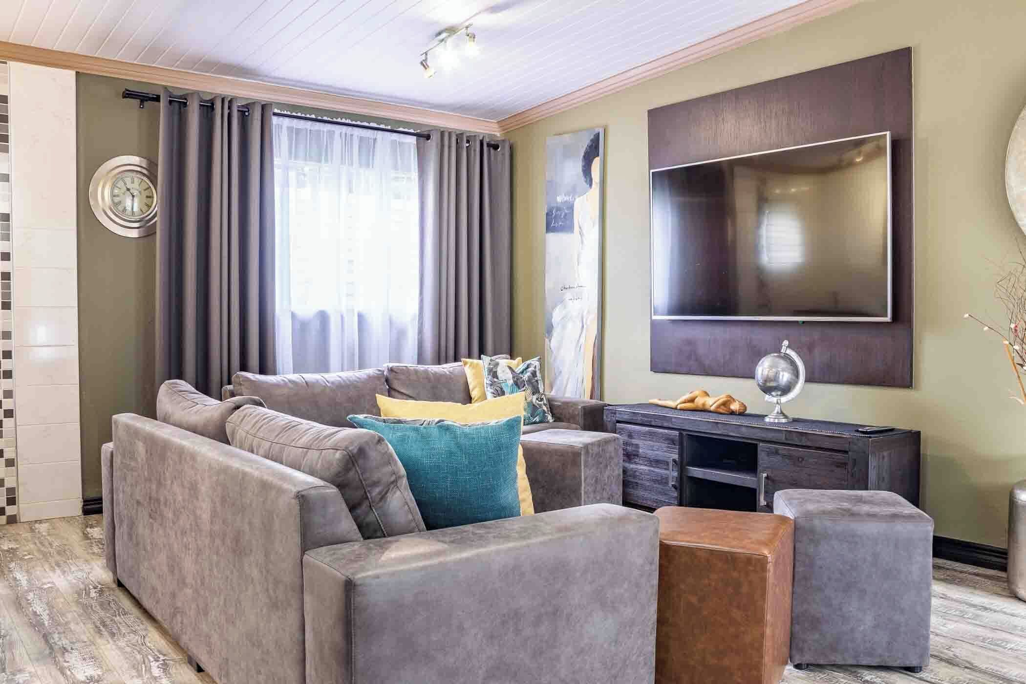 Two Bedroom Suite, Garden View | Living area