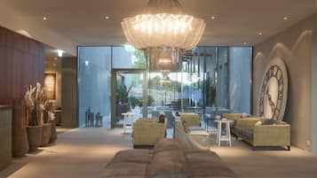 Coin salon dans le hall