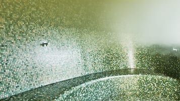 Couples treatment rooms, sauna, hot tub, steam room, body treatments