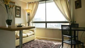 Living area - Bellas Artes Suites (Santiago)