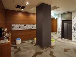 Área de estar no saguão