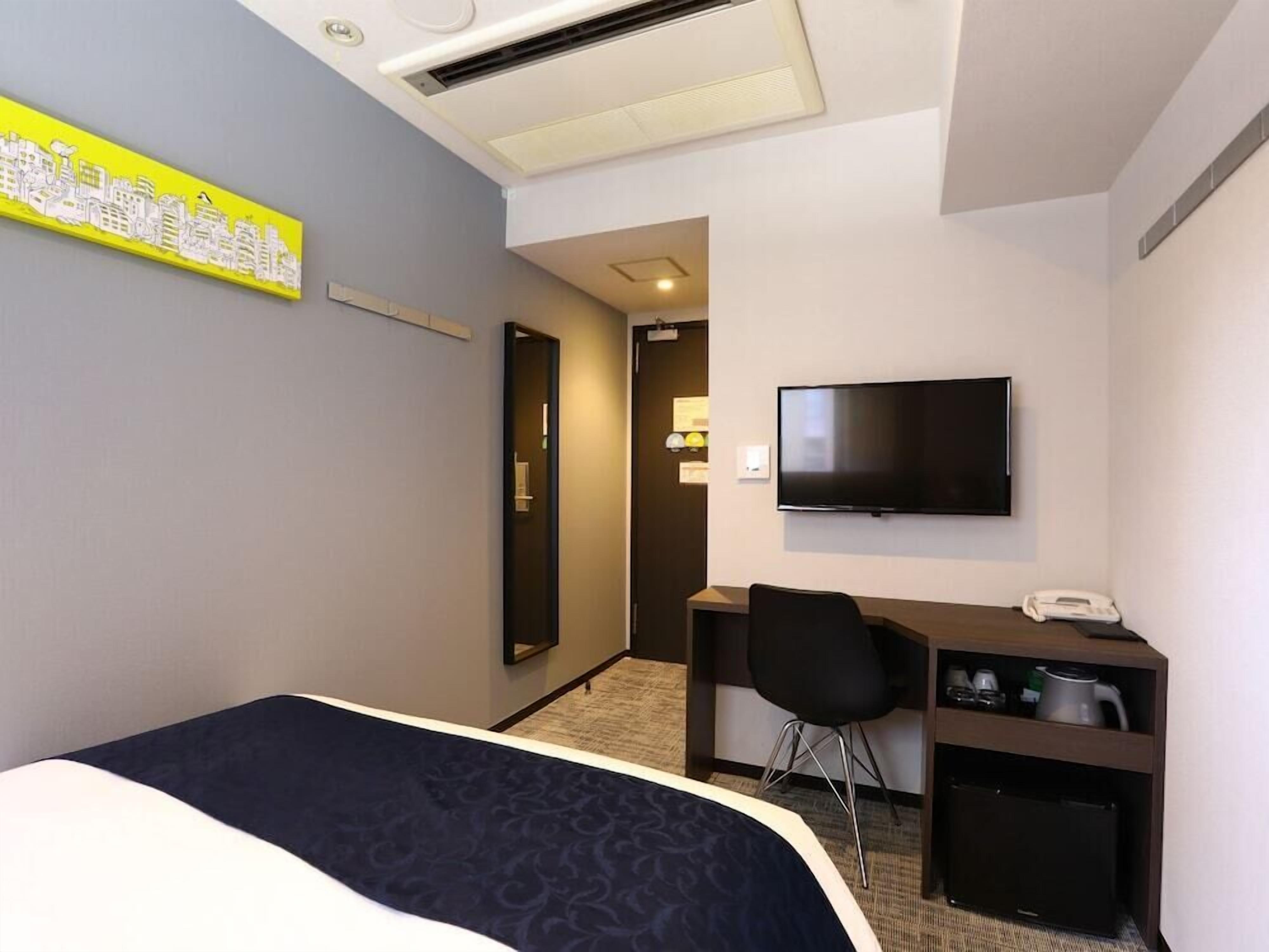 Down duvets, desk, blackout curtains, soundproofing