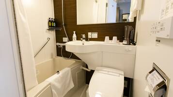 Combined shower/bathtub, deep-soaking bathtub, eco-friendly toiletries