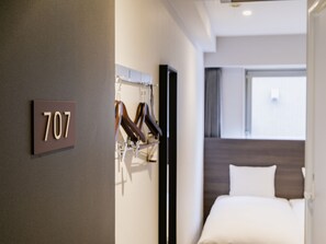 Down duvets, desk, blackout curtains, soundproofing - KOKO HOTEL Ikebukuro East (Tokyo)