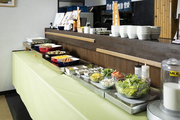 Daily buffet breakfast (JPY 1200 per person)