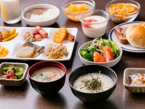 Café da manhã com buffet todos os dias (JPY 1200 por pessoa) 