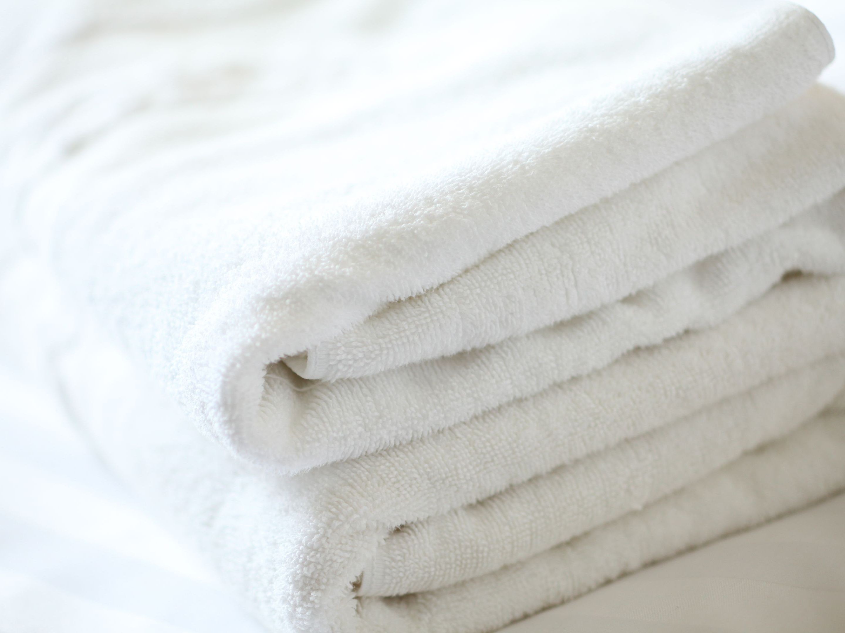 Duschwanne, kostenlose Toilettenartikel, Haartrockner, Bademäntel