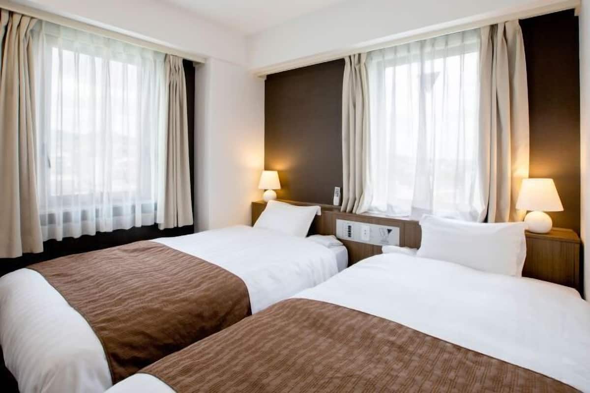 Työpöytä, silitysrauta/-lauta, ilmainen Wi-Fi, vuodevaatteet