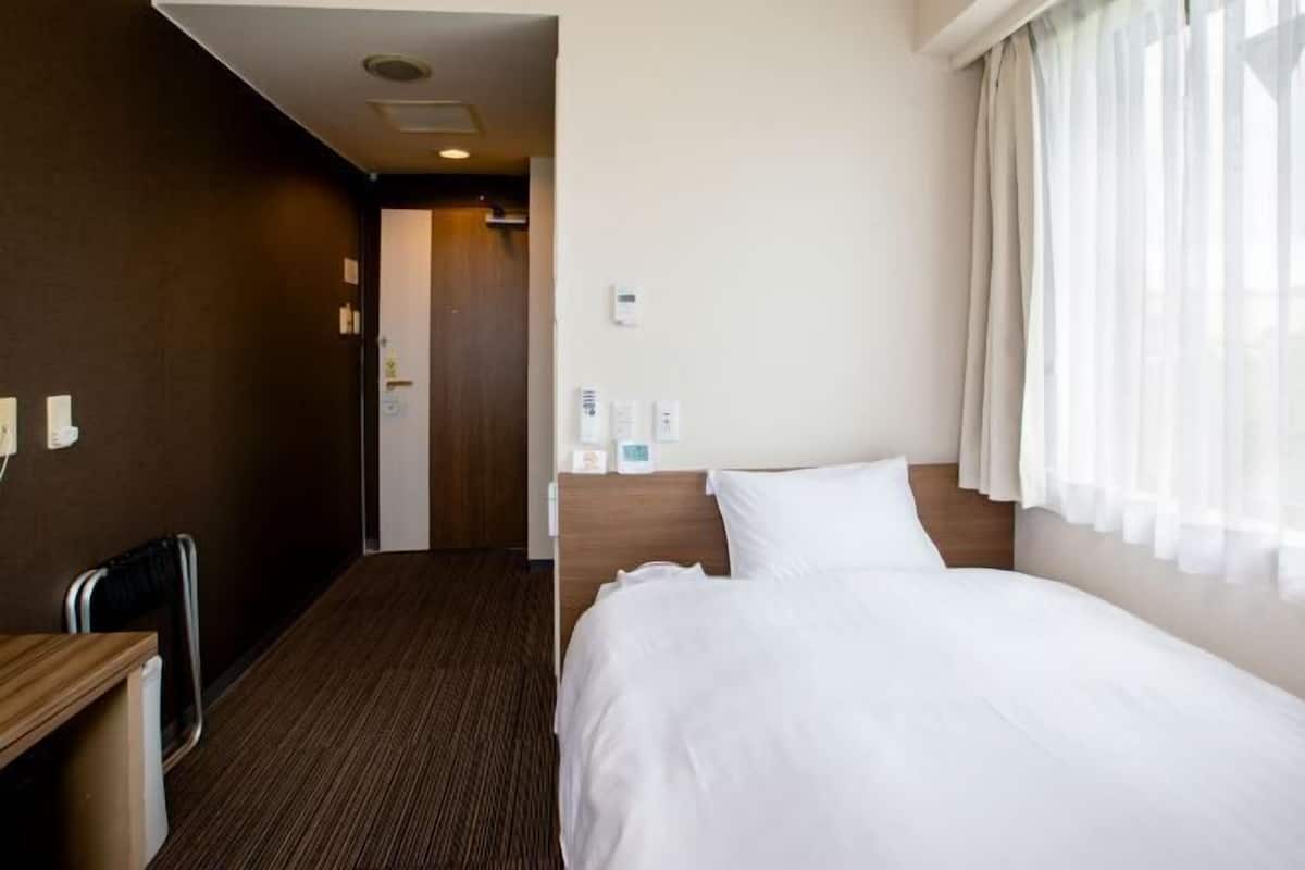 Työpöytä, silitysrauta/-lauta, ilmainen Wi-Fi, vuodevaatteet