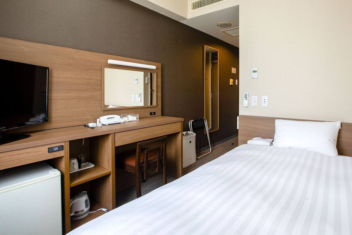 Desk, iron/ironing board (on request), WiFi (free), bed sheets