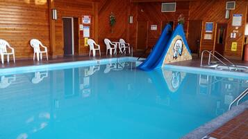Piscine couverte, piscine extérieure (ouverte en saison)