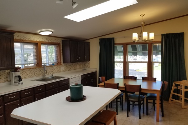 2 Bedroom House, 2 Bath, Sleeps 8, includes Seasonal Timbavati Wildlife Park | Private kitchen | Microwave, coffee/tea maker