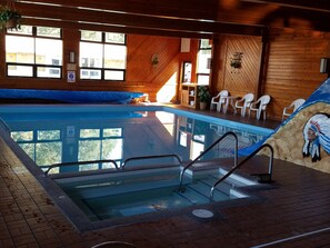 1 King Poolside, includes Seasonal Timbavati Wildlife Park | Innenpool | Innenpool, Außenpool (je nach Saison geöffnet), Sonnenschirme