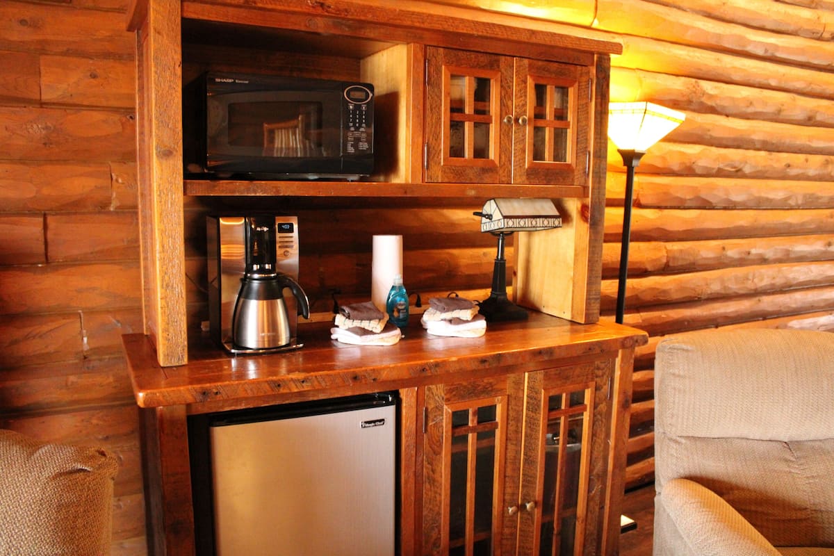 riverview premier lodge room (6 person) | microwave