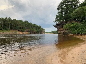 Private beach, kayaking, fishing - Cedar Lodge and Settlement (Wisconsin Dells)