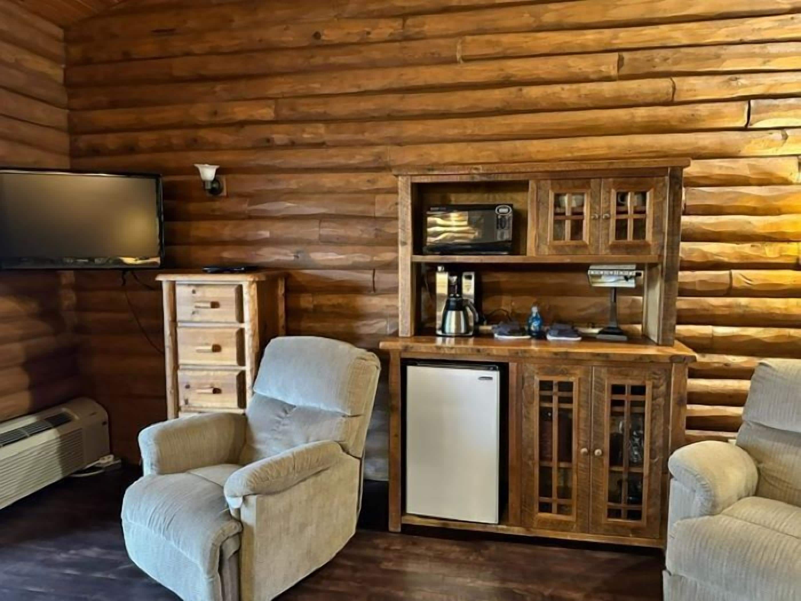 riverview premier lodge room (6 person) | mini fridge