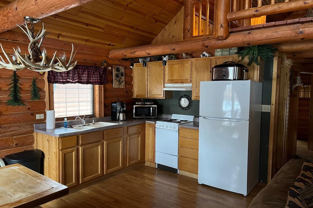 2 bedroom log cabin with loft (8 person) | private kitchen | microwave, coffee/tea maker, freezer, paper towels